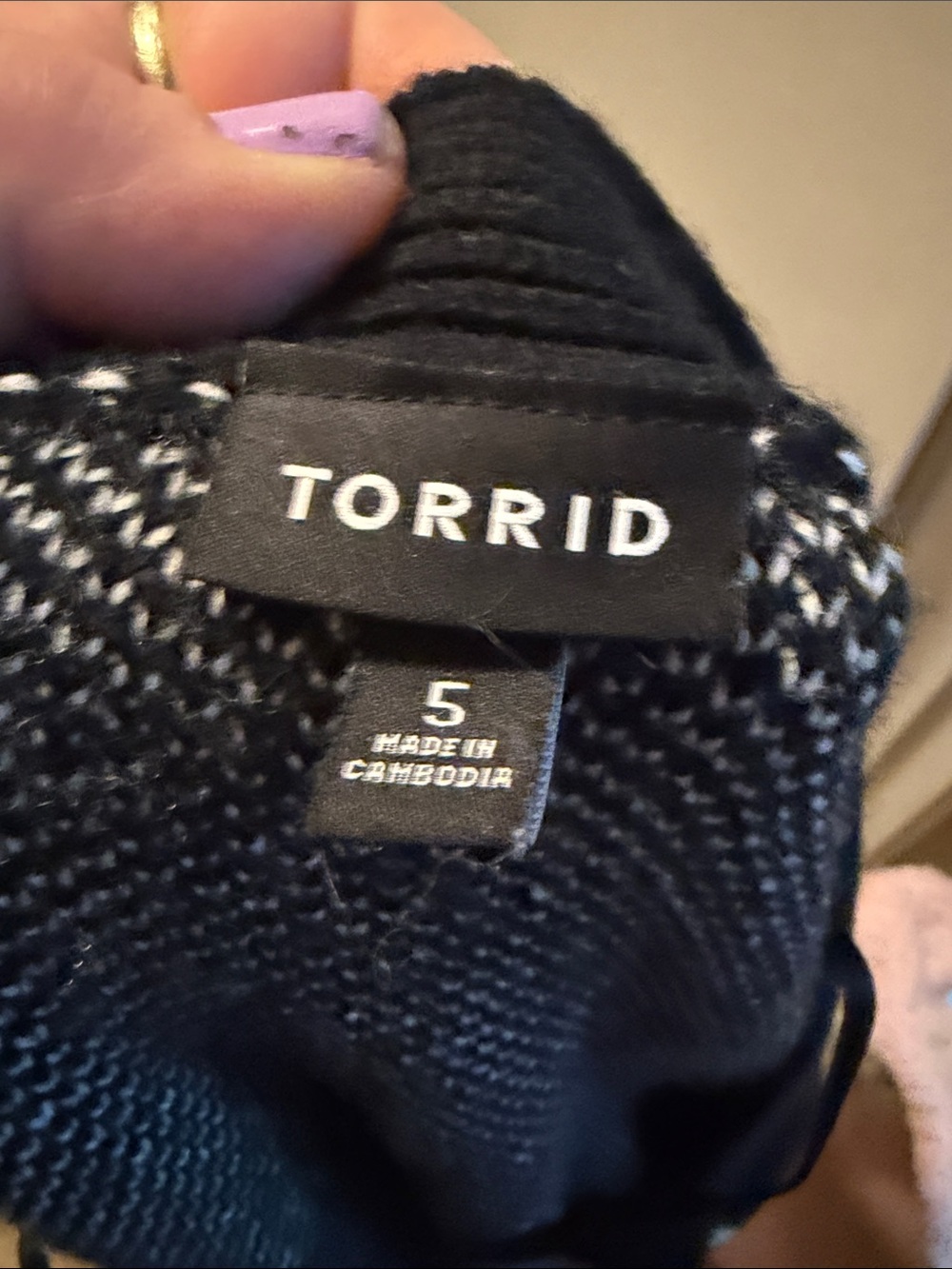 Torrid Black & White Skeleton Intarsia Cardigan Size 5 - Picture 6 of 7